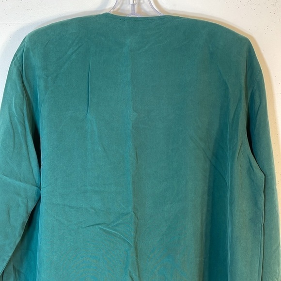 NWT. STUNT Collections Washable 100% Silk Button Up Shirt. Medium - Picture 9 of 11